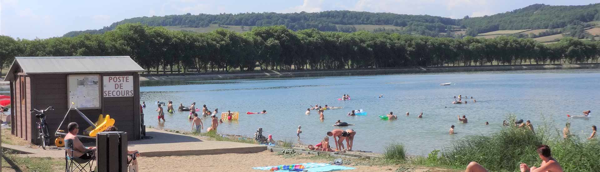 Plage et baignade en été au lac de Panthier