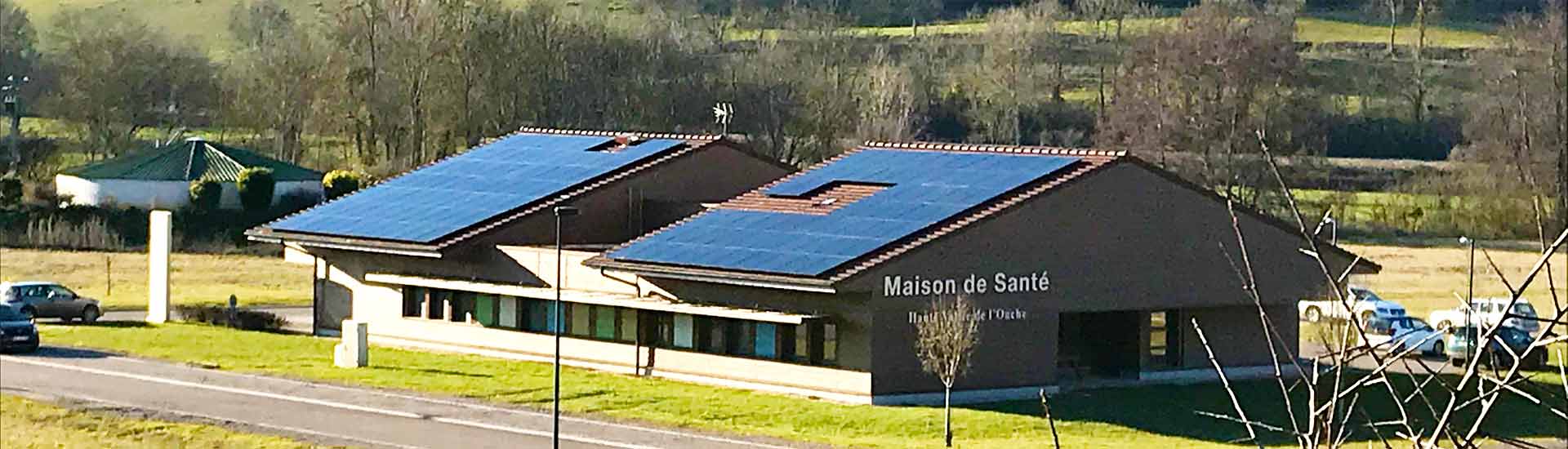 Panneaux photovoltaiques sur le toit de la Maison de santé à Bligny sur Ouche