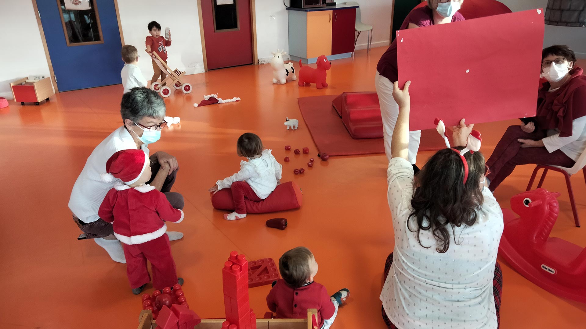Une animation « monochrome » au Relais petite enfance
