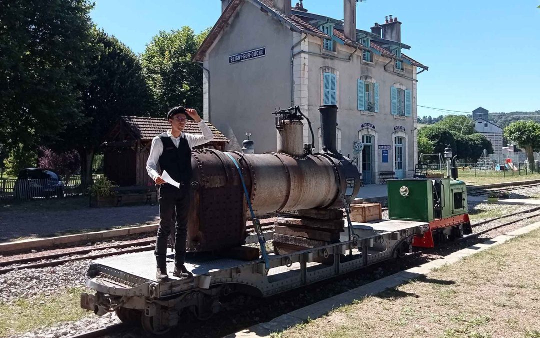 L'anienne locomotive à vapeur Decauville à la gare de Bligny sur Ouche