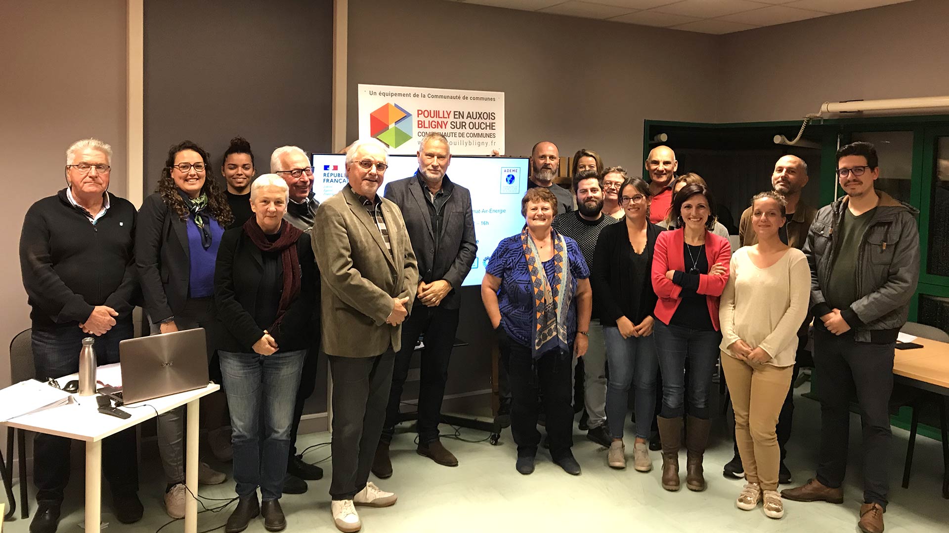 Photo de groupe lancement du programme Territoire engagé transition écologique Climat Air Energie