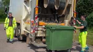 Ripers et camion de ramassage des ordures ménagères