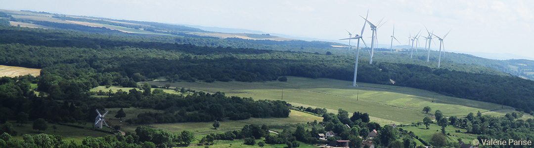 Point de vue sur les éoliennes de Cussy-la-Colonnet et Montceau-Echarnant