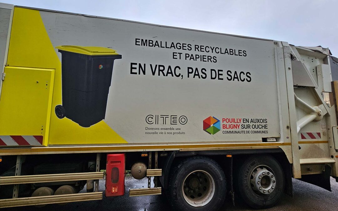 Camion de ramassage des emballages et papiers recyclables