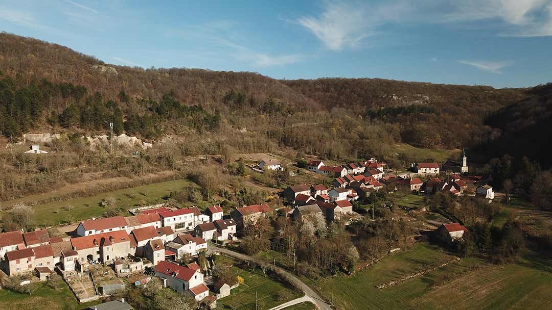 Vue aérienne de la commune d'Antheuil (21360)