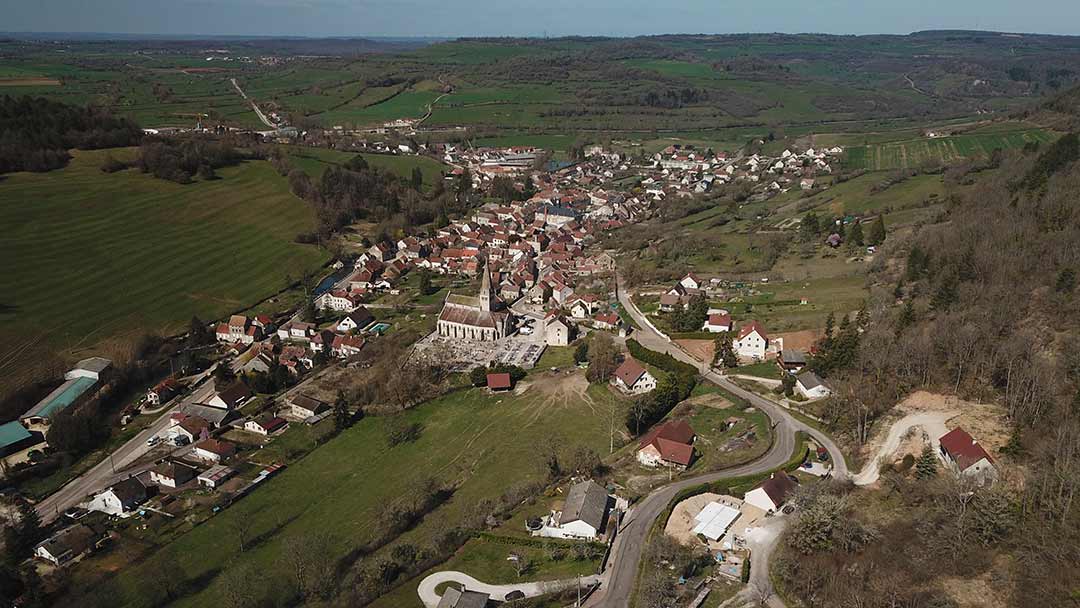 Vue aérienne de la commune de Bligny-sur-Ouche (21360)