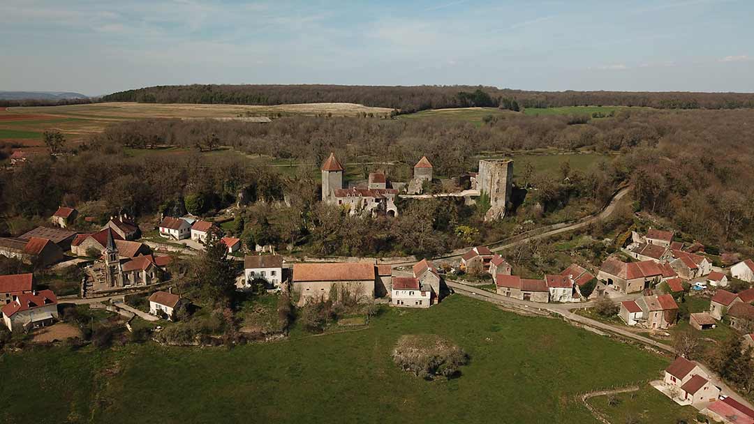 Vue aérienne de la commune de Chaudenay-le-Château (21360)