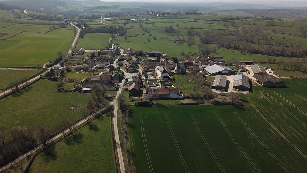 Vue aérienne de la commune de Cussy-la-Colonne (21360)