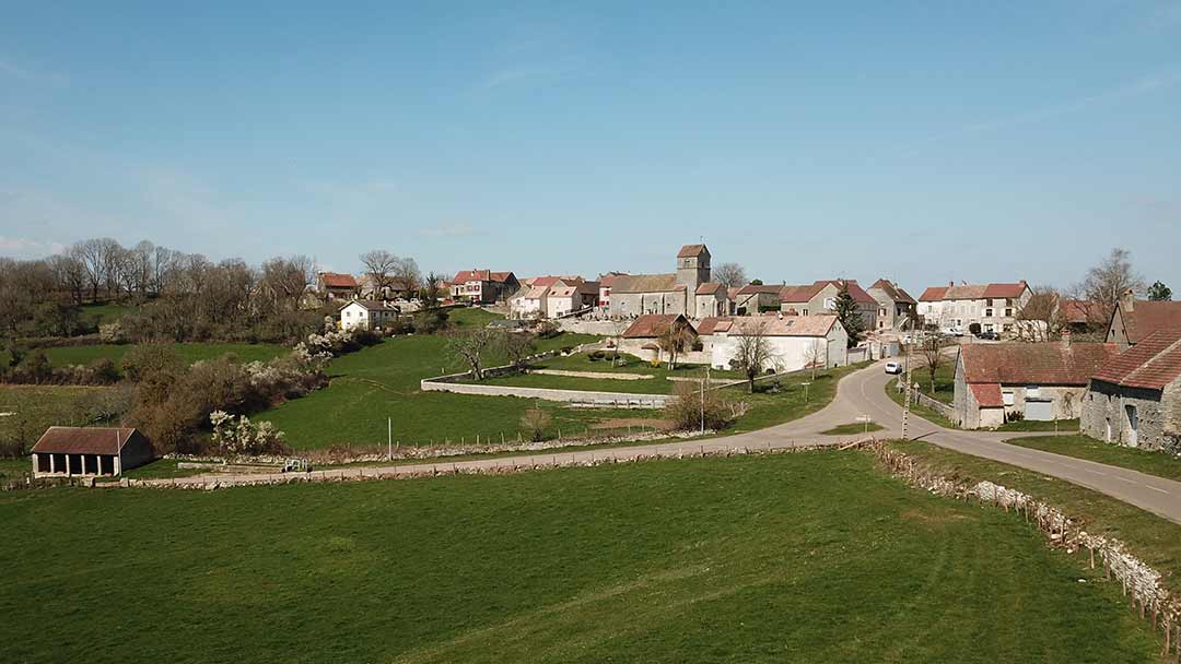 Vue aérienne de la commune de Montceau-Echarnant (21360)