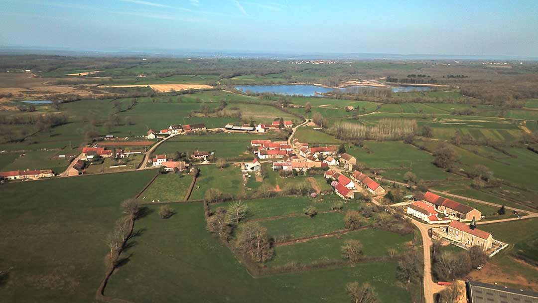 Vue aérienne de la commune de Thomirey (21360)