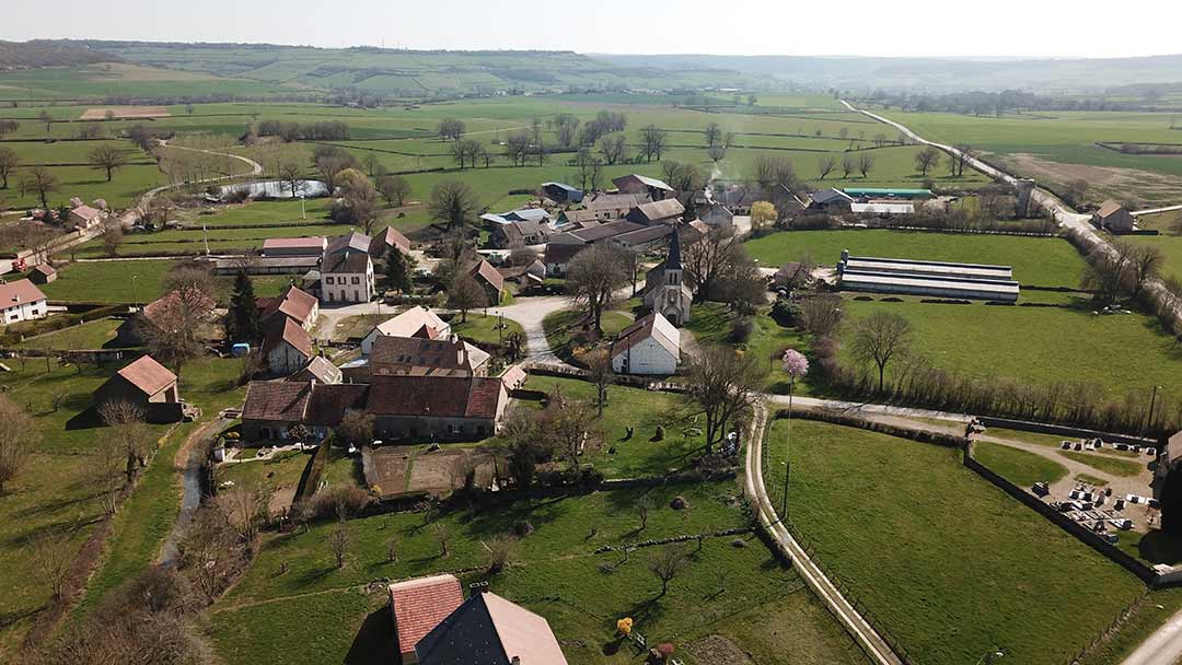Vue aérienne de la commune de Veilly (21360)