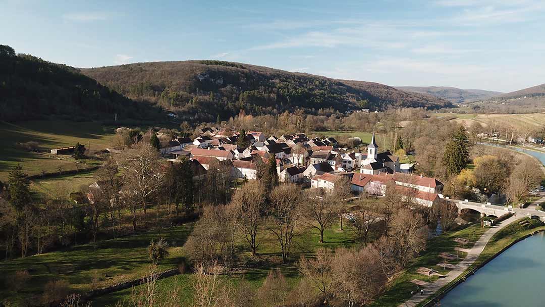 Vue aérienne de la commune de Veuvey sur Ouche (21360)