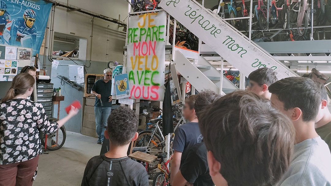 Les éco-délégués du collège de Pouilly-en-Auxois en visite au fablab de Lab'Aux